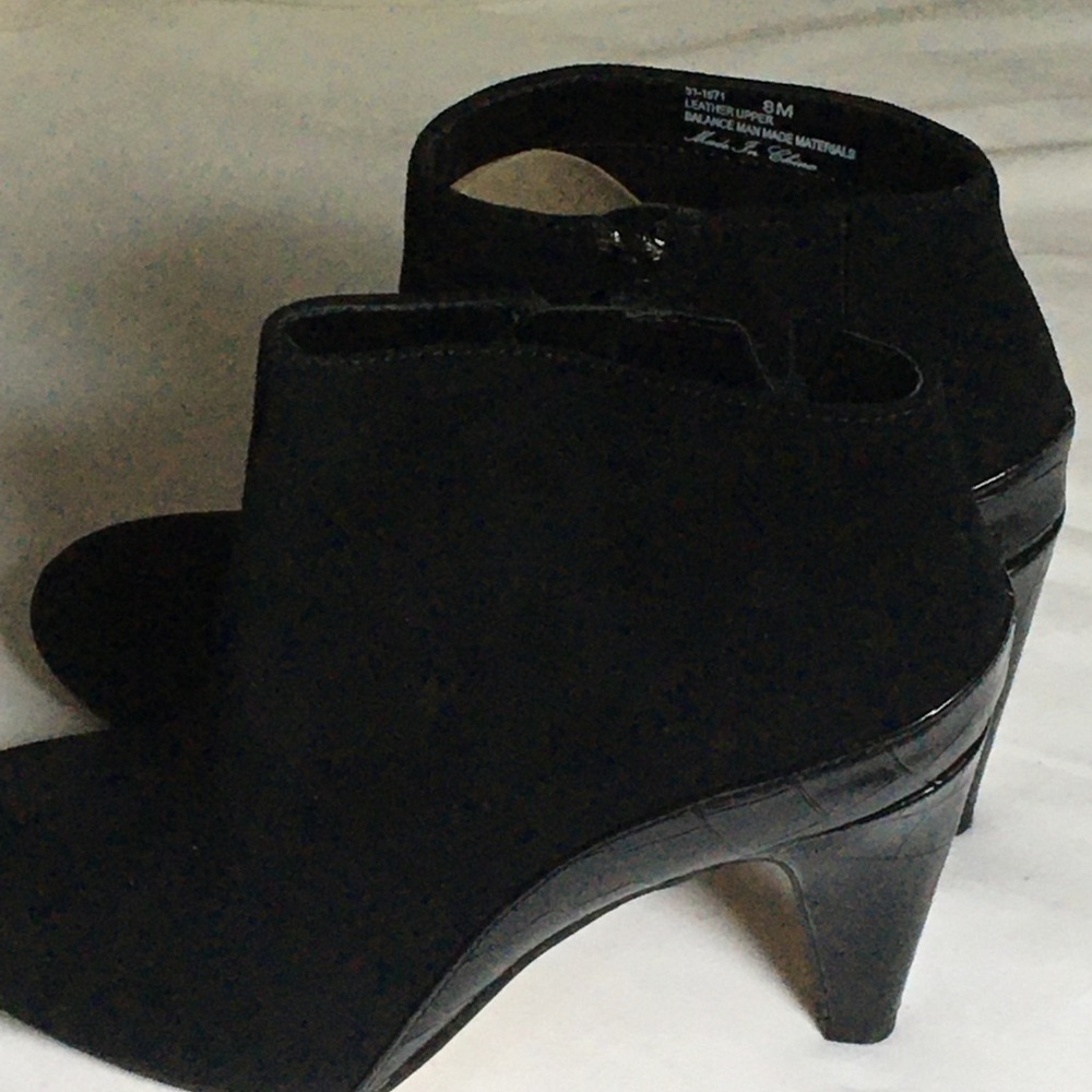 Clarks black boots, size 8, Beautiful and confortable. Real leather.